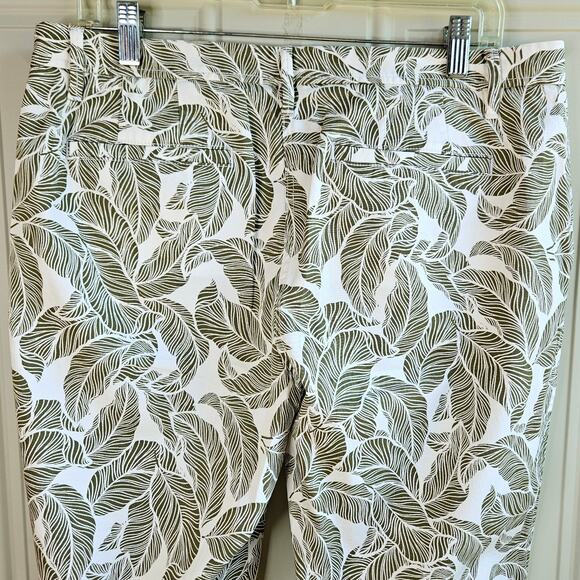 Talbots Relaxed Chino Pants Womens Size 10 White Green Leaf Feather Print Spring - Picture 9 of 13